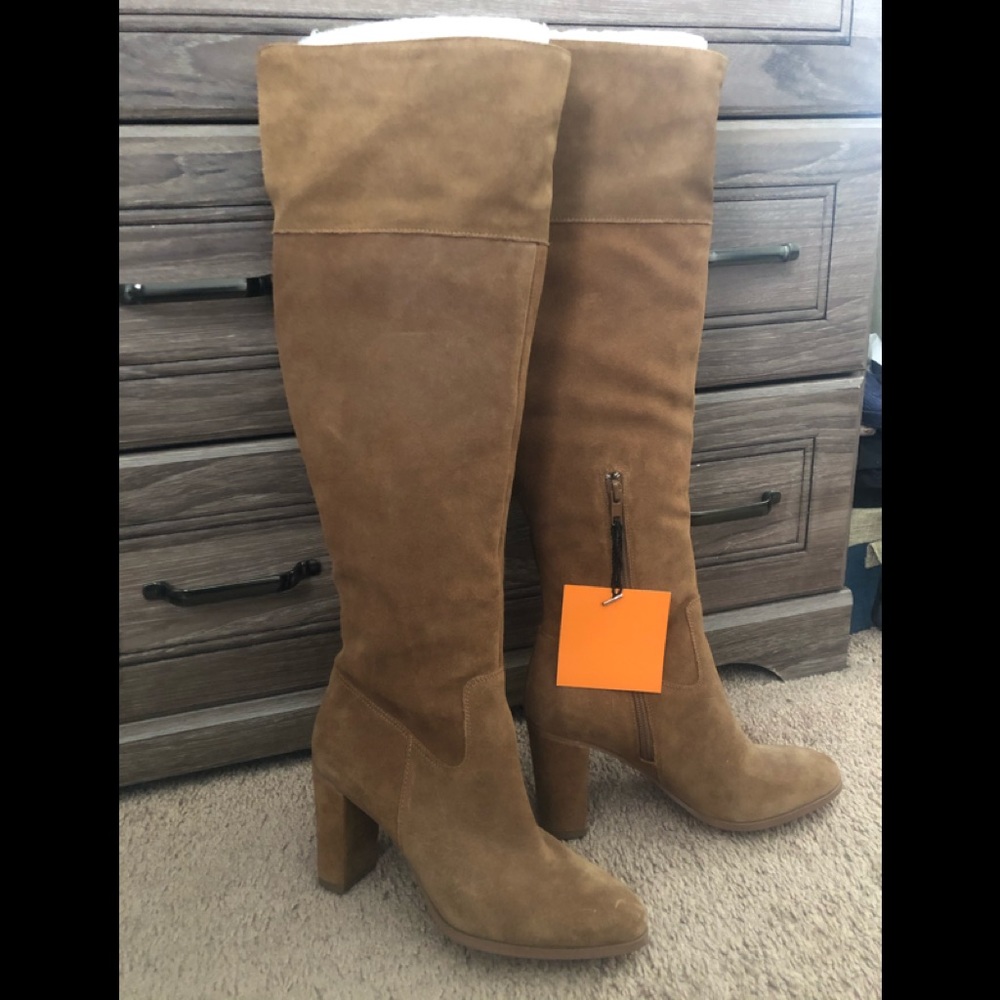 Arthuro Chiang Suede Leather Over Knee Boots. Great w/mini skirt or over jeans.